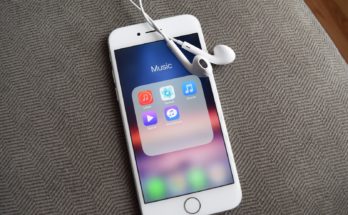 share sound from iPhone to two earphones